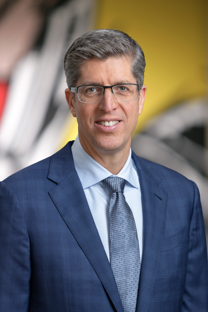 Man with a suit, tie and glasses